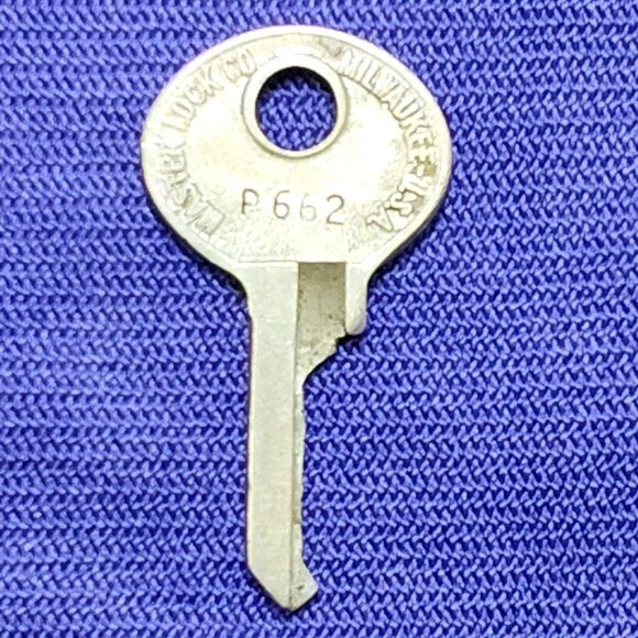 Master Lock M2 Walking Lion Master Key Brass P662 Vintage Collectible Circa 1930 - Picture 2 of 4